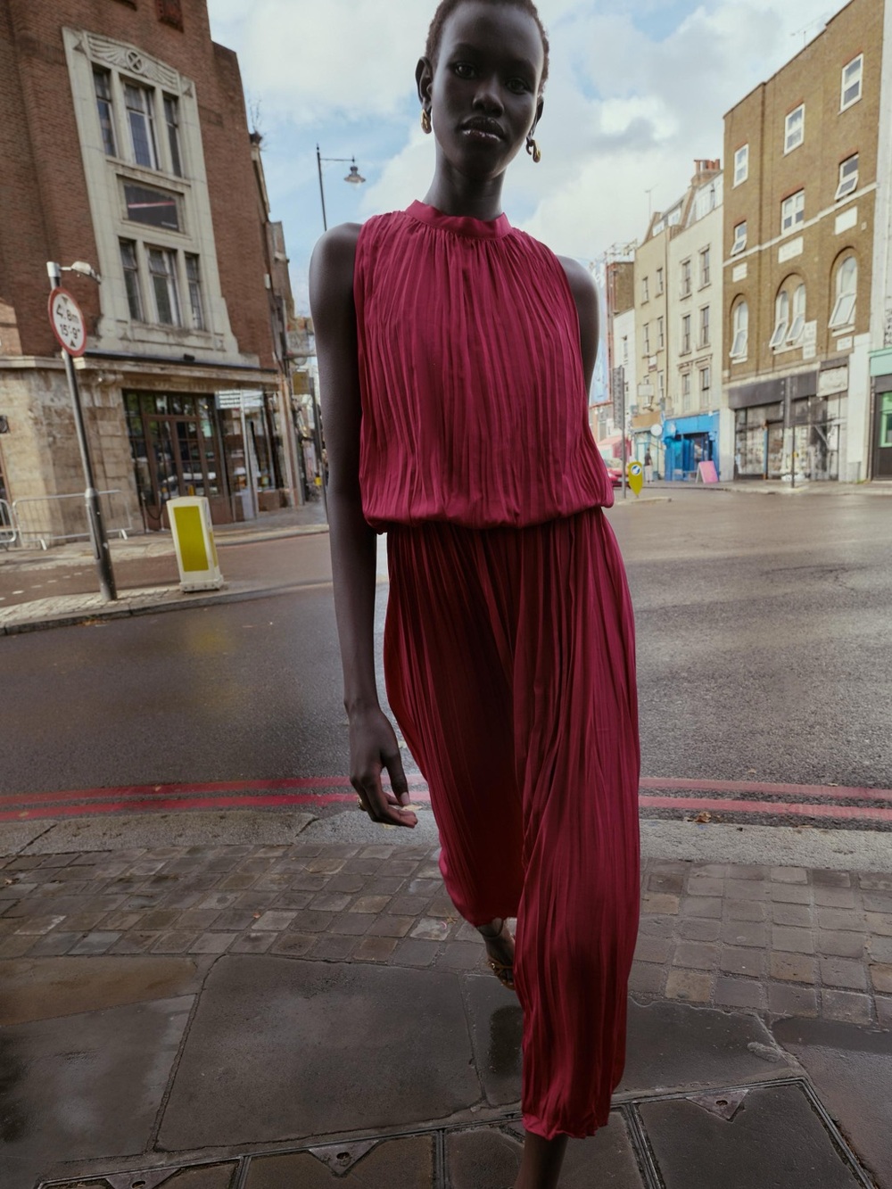 Sleeveless Pleated dress in Fuschia Pink